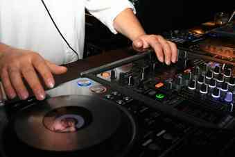 DJ